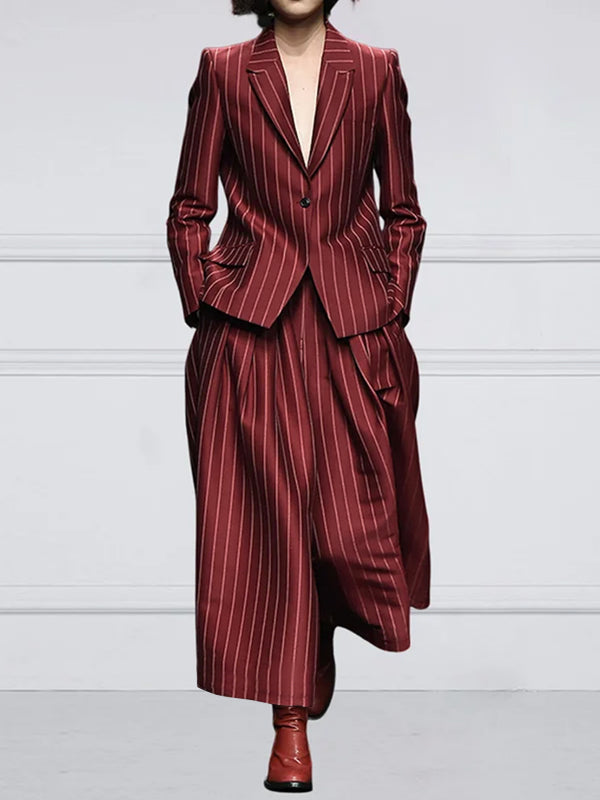 Striped blazer with a notched lapel and a single button