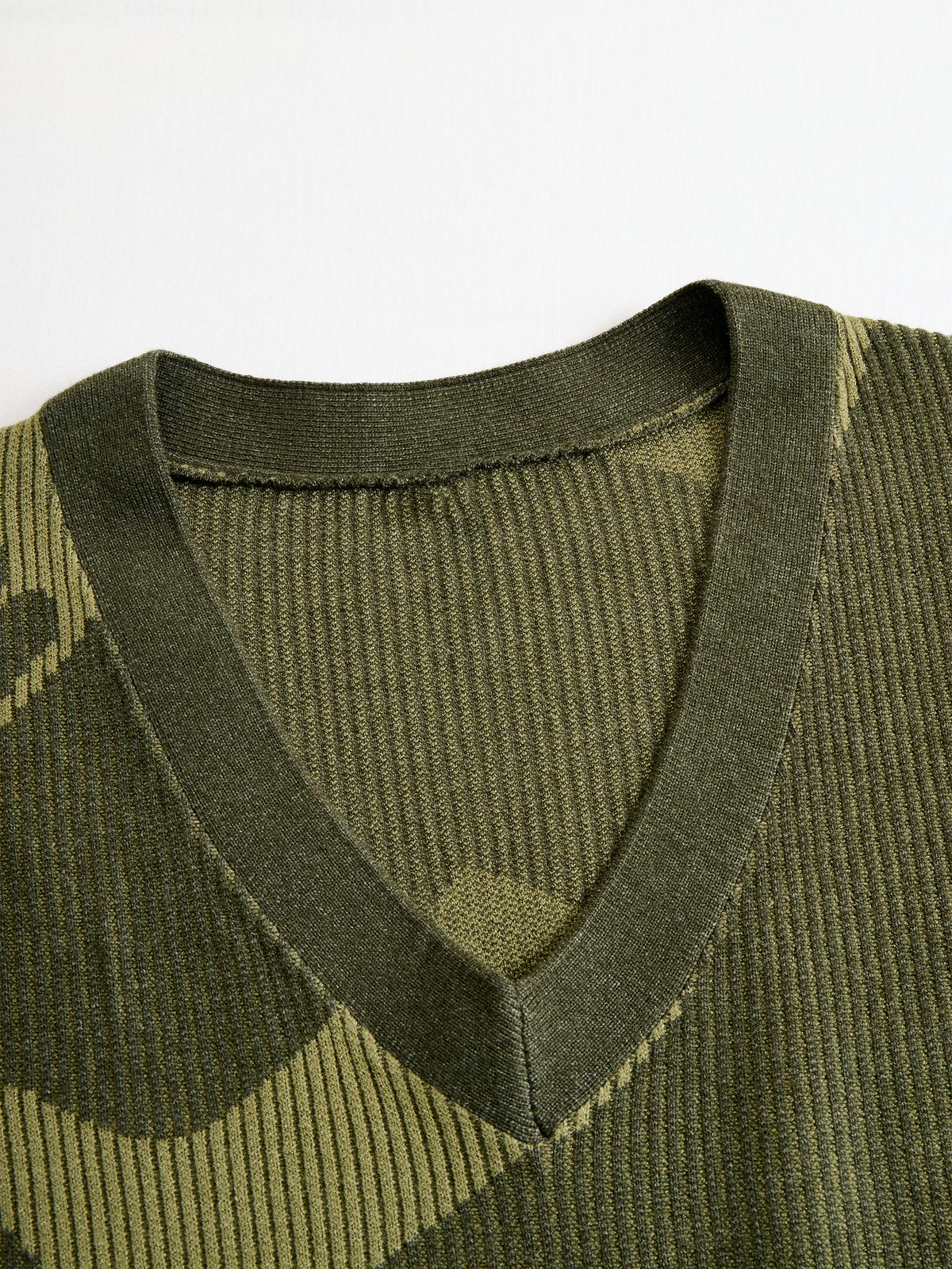 Ribbed camo knit dress with fringe hem - detail