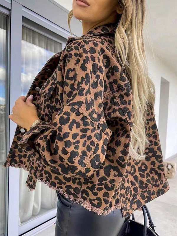 Leopard print jacket with a frayed hem and chest pockets