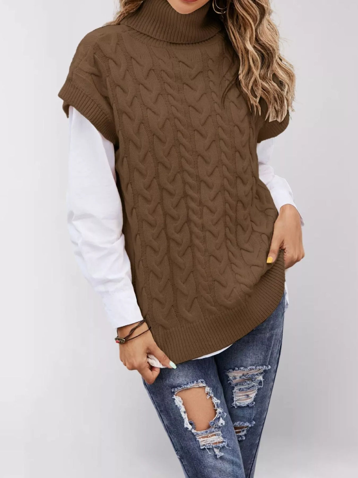 Women's chunky cable knit jumper in Coffee