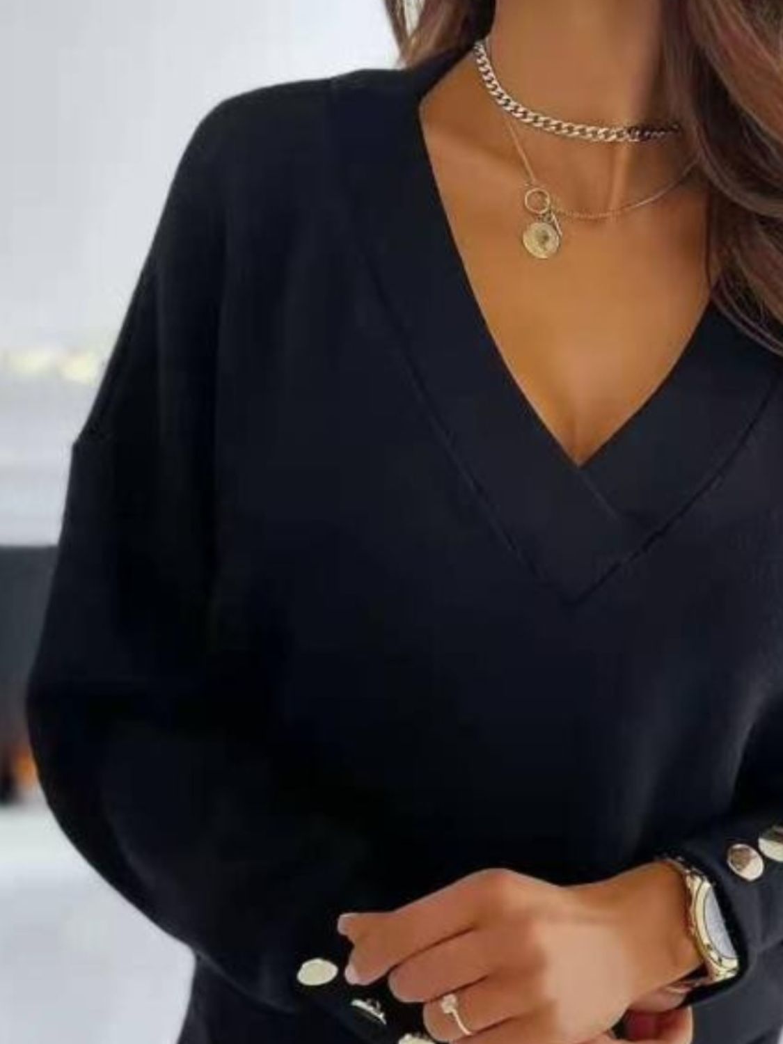 Women's V-neck sweatshirt - detail