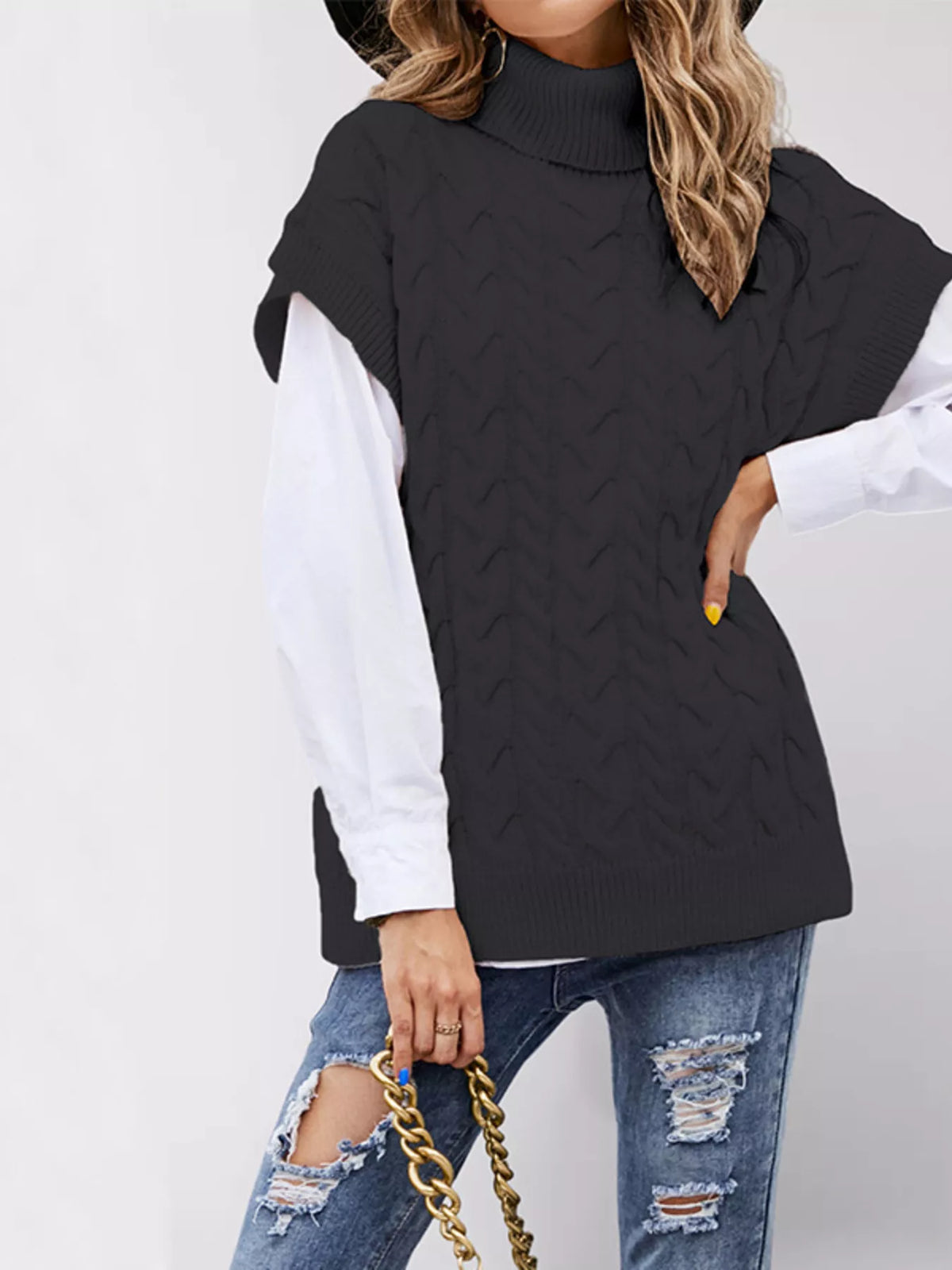 Women's chunky cable knit jumper in Black