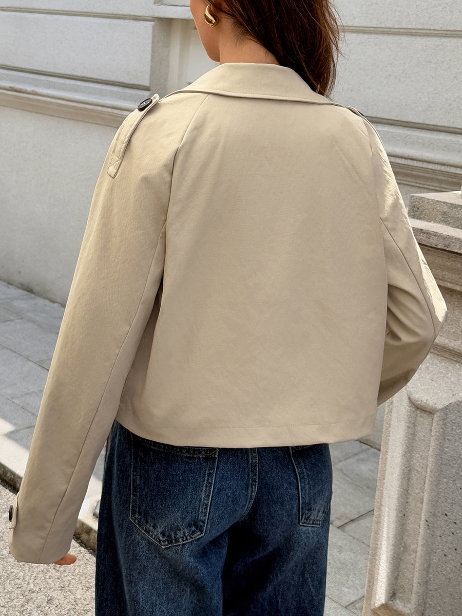 Cropped trench jacket with a wide lapel and two rows of buttons