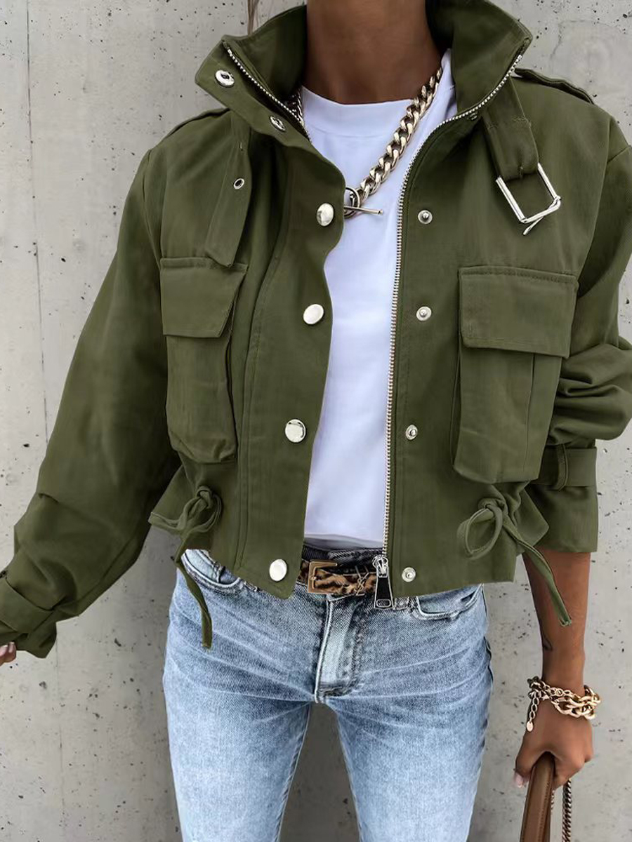 Cropped utility jacket with a stand collar, chest pockets and a drawstring hem in army green