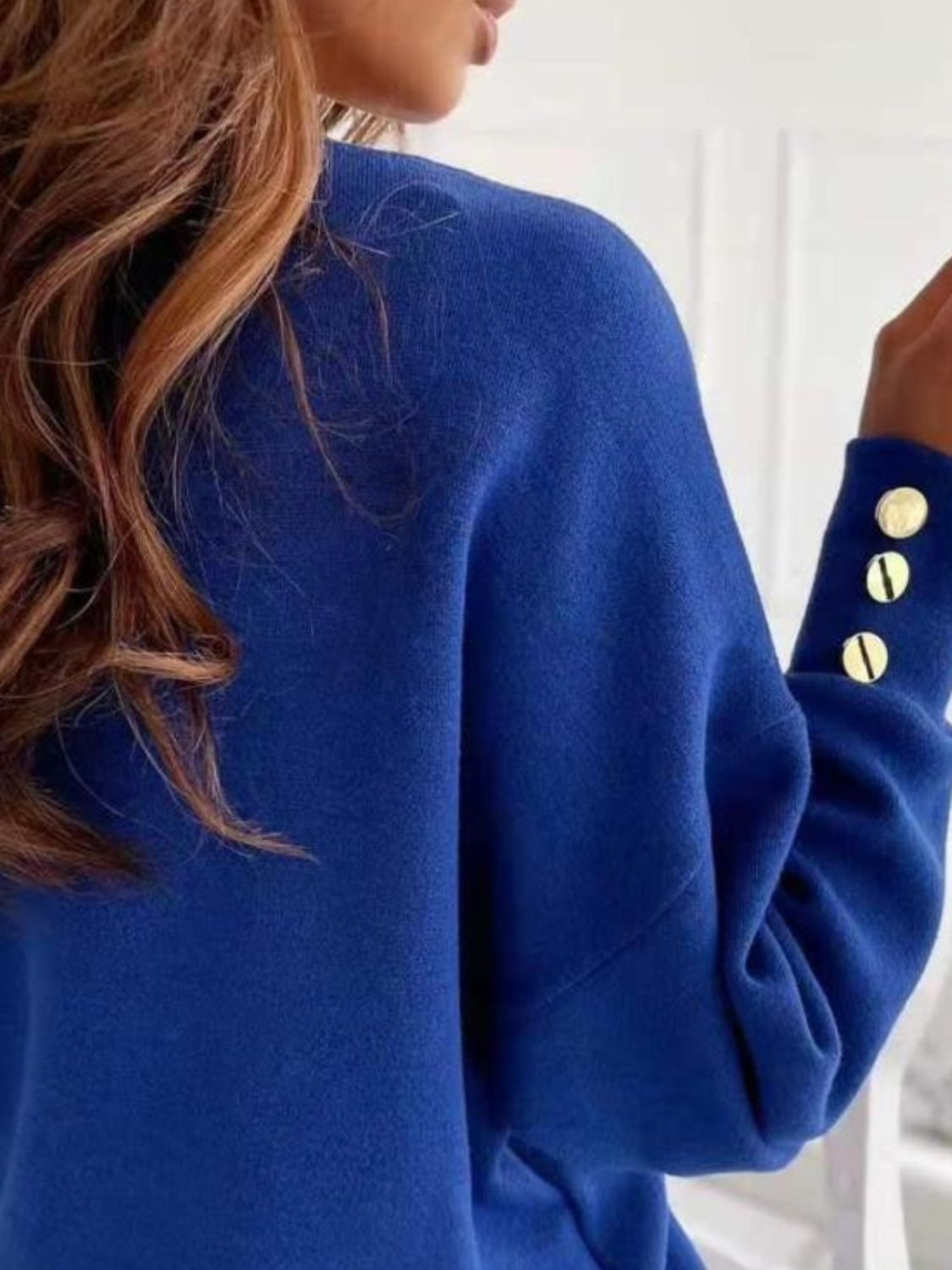 Women's V-neck sweatshirt - detail