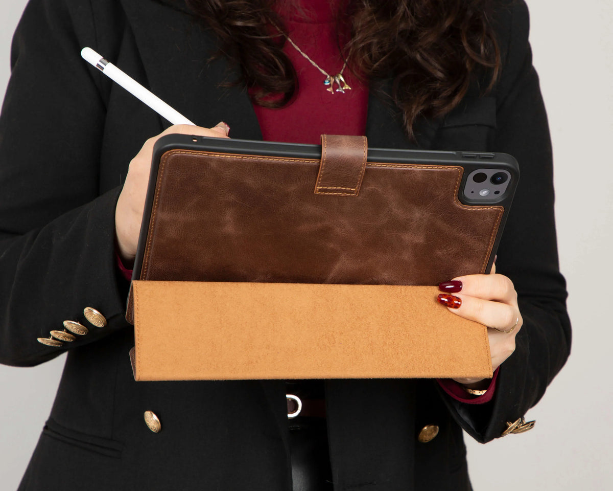 Leather iPad Pro 11" Case – Full-grain leather – view 17