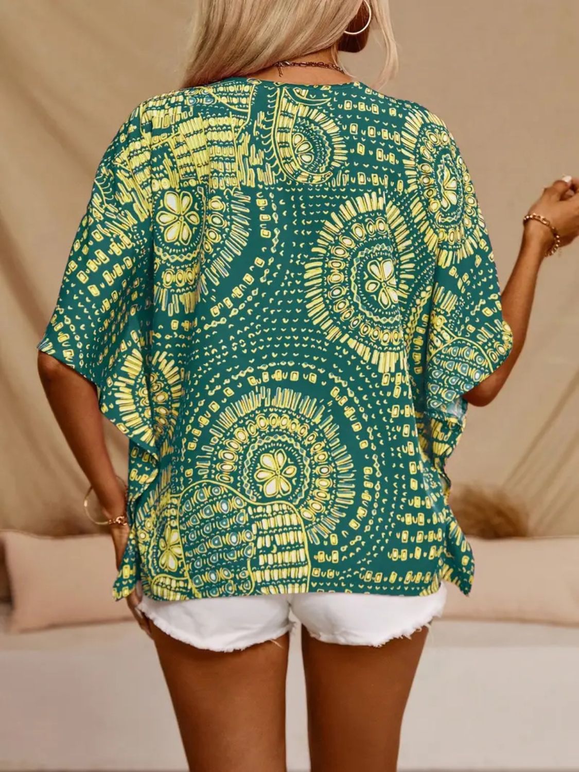 Printed top with a V-neck and half sleeves in an opaque weave – view 14