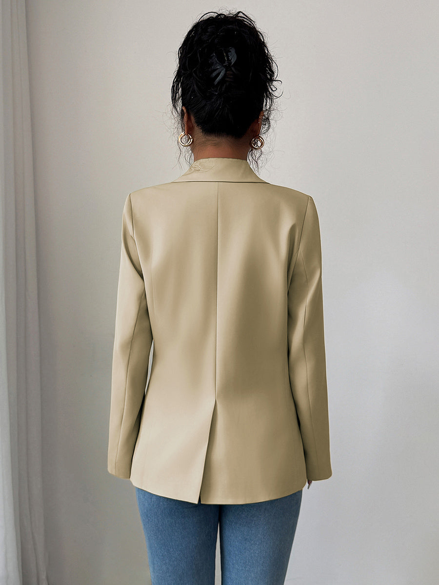 Relaxed blazer with a notch lapel and two flap pockets
