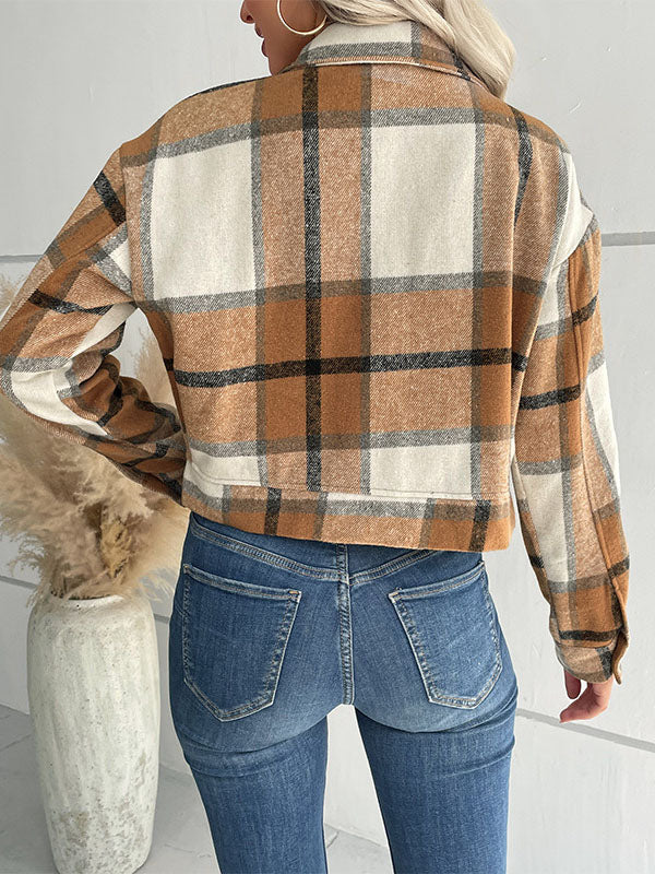 Cropped checked jacket with a pointed collar and two flap pockets