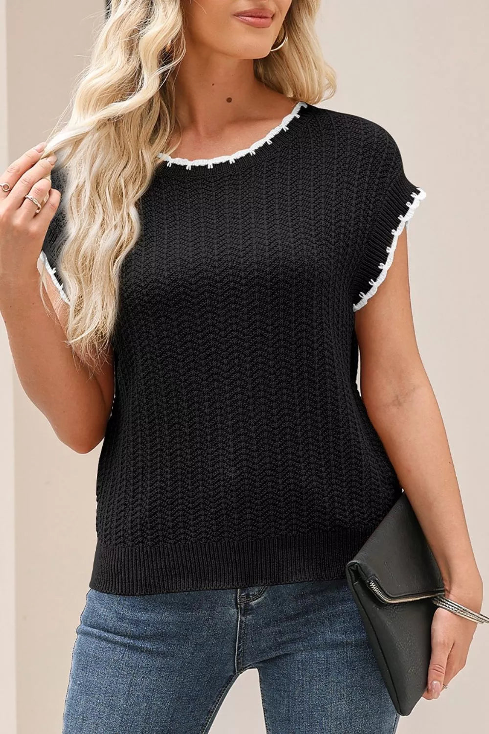 Women's textured cotton knitted vest - detail