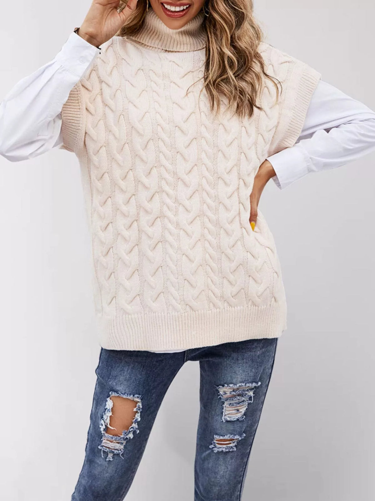Women's chunky cable knit jumper - detail