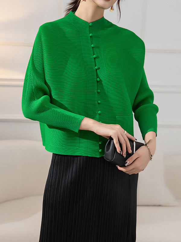 Pleated jacket with a stand collar, covered buttons and wide sleeves in green