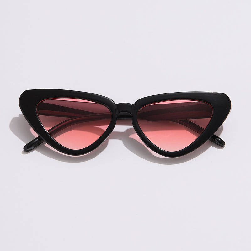 Women's Monroe Retro Sunglasses – UV400 Fashion Style – lifestyle shot