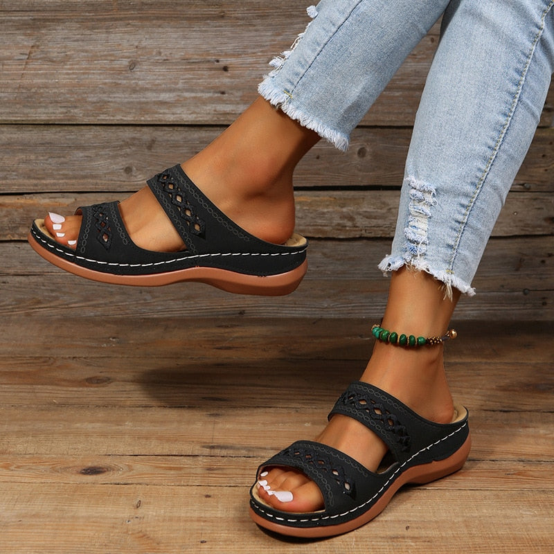 Women's orthopaedic sandals with cushioned footbed – Saint Dor UK – front view