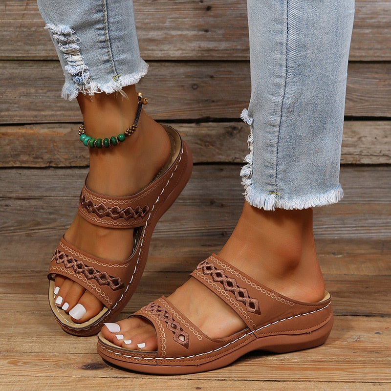 Women's orthopaedic sandals with cushioned footbed – Saint Dor UK – detail view