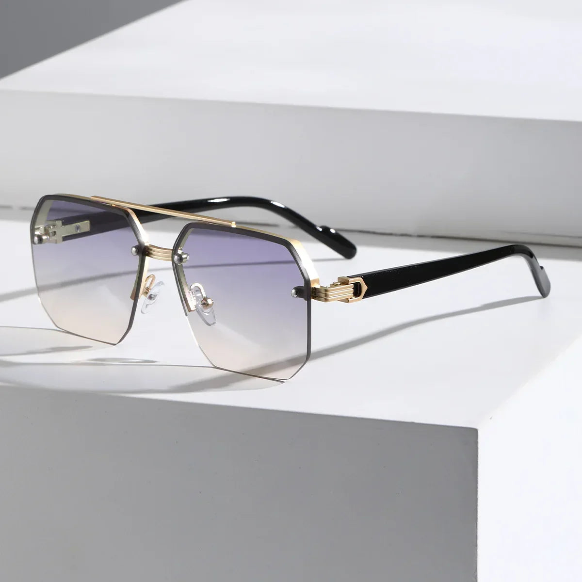 Women's Montego Round Sunglasses – Polycarbonate UV400 – detail view
