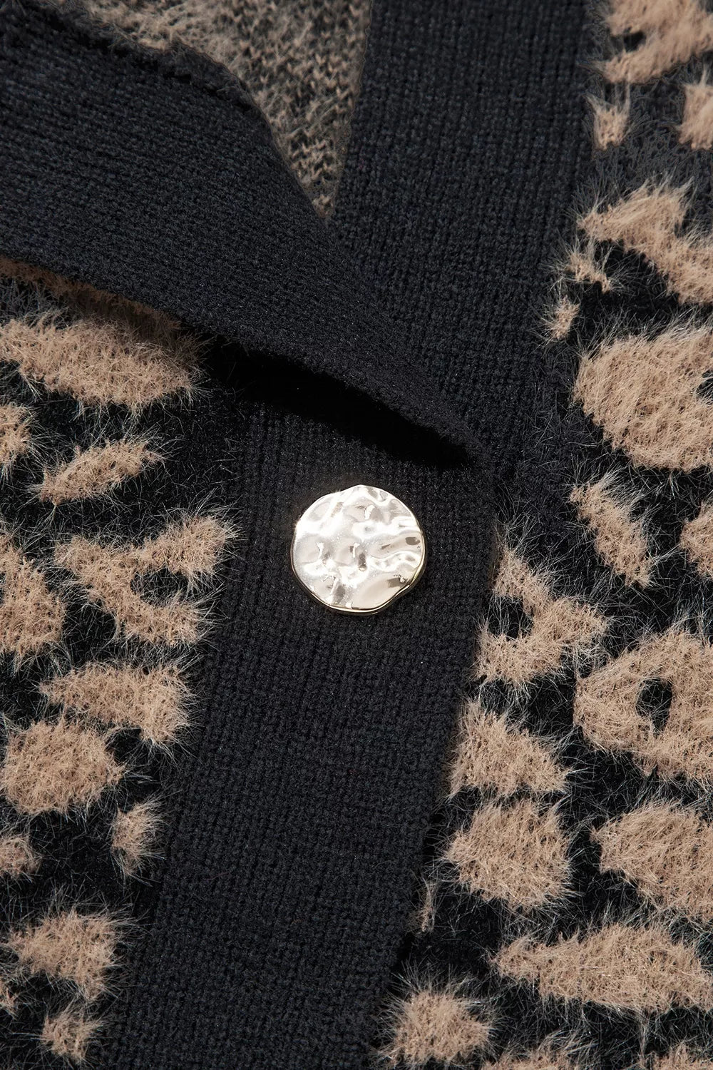 Women's leopard print knitted vest - detail