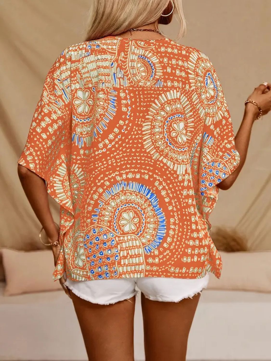 Printed top with a V-neck and half sleeves in an opaque weave – view 18