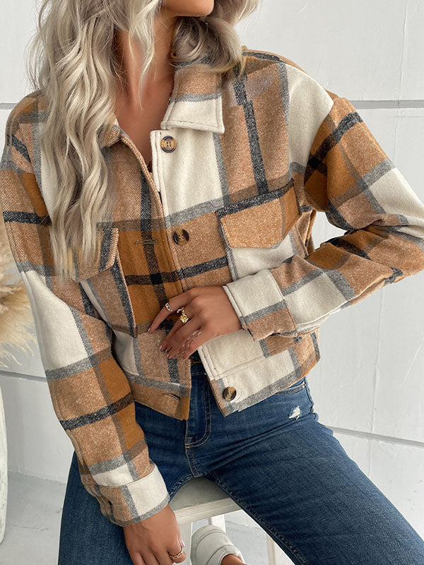 Cropped checked jacket with a pointed collar and two flap pockets