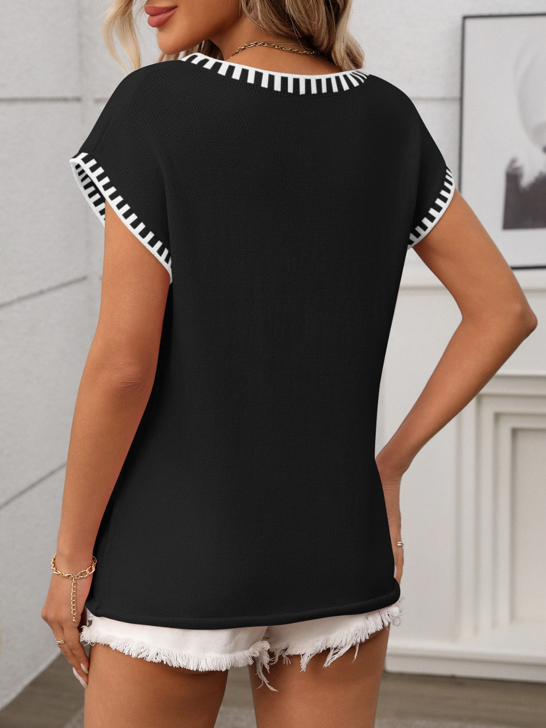 Knit top with a contrast trim along the V-neck and short sleeves – view 12