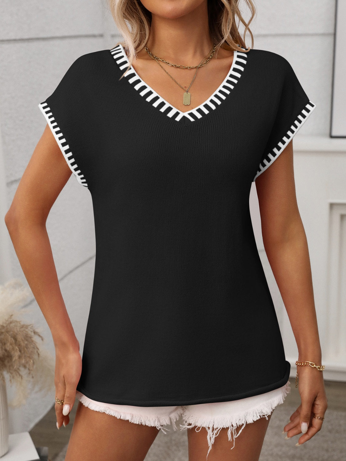 Contrast Trim Knit Top in Black