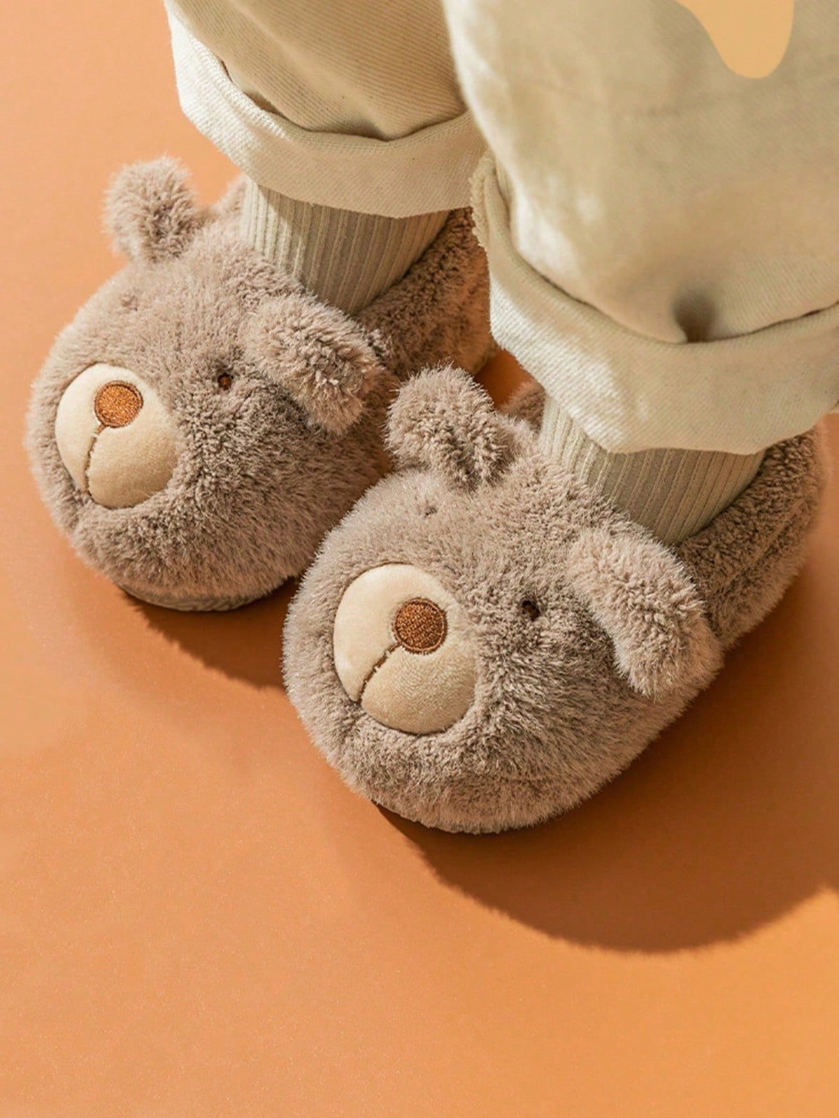 Plush baby slippers with a bear and ears on the toe, warm lining and a soft sole - view 4