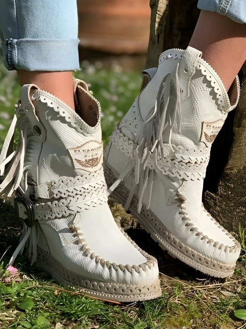 Women's boho ankle boots in faux suede with fringe and braided straps - white