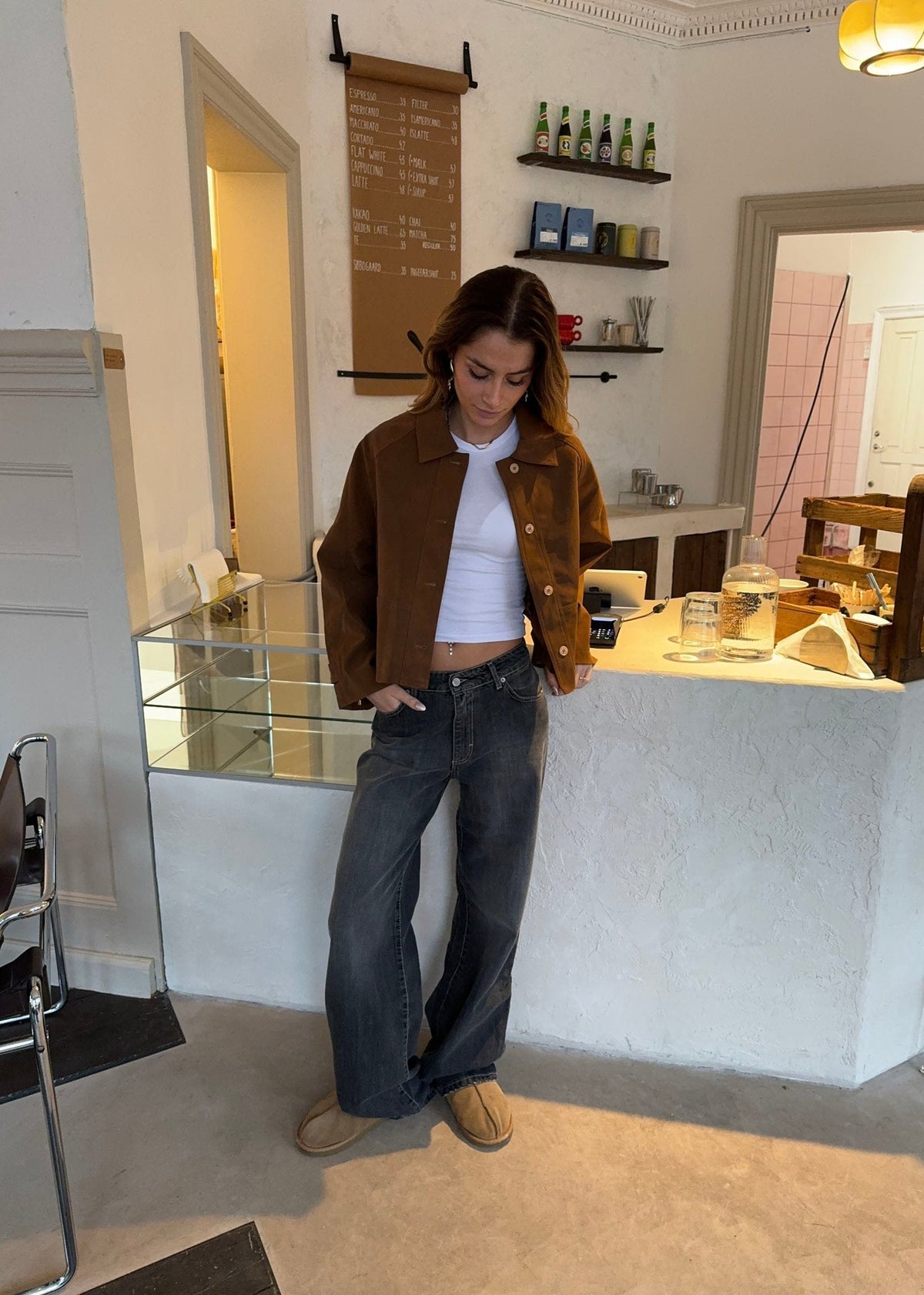 Boxy cropped jacket for women with shirt collar, button front and cuff tabs