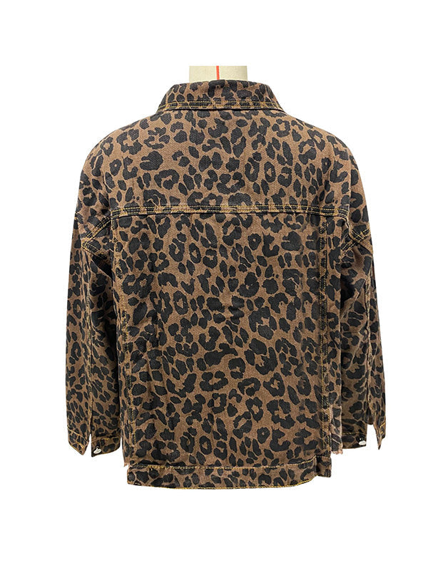 Leopard print jacket with a frayed hem and chest pockets
