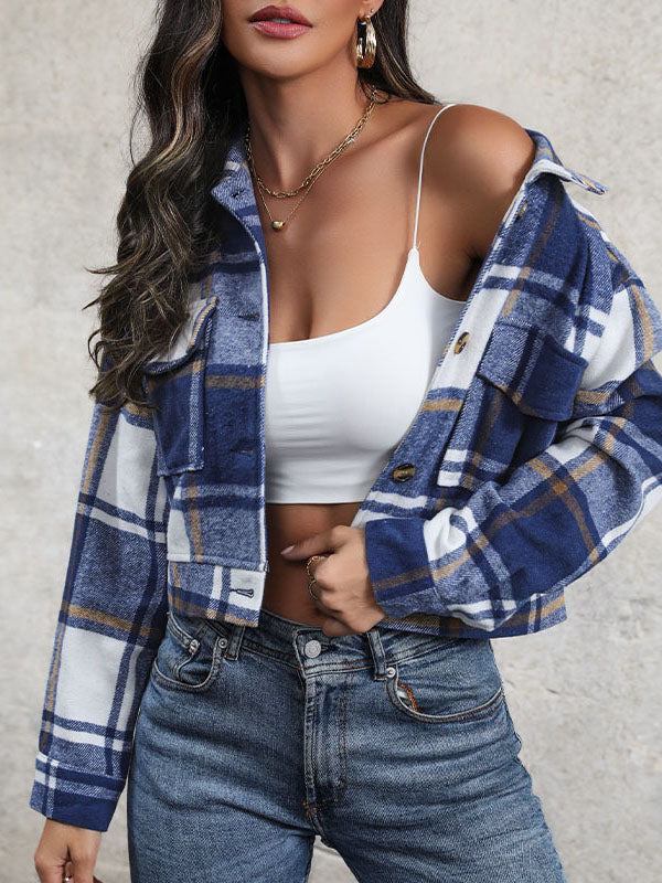 Cropped checked jacket with a pointed collar and two flap pockets in deep blue