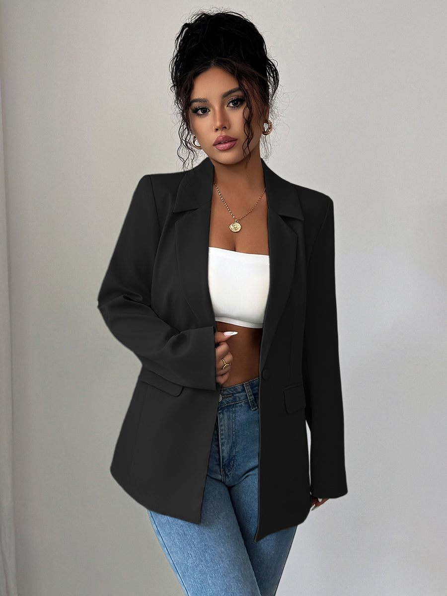 Relaxed blazer with a notch lapel and two flap pockets