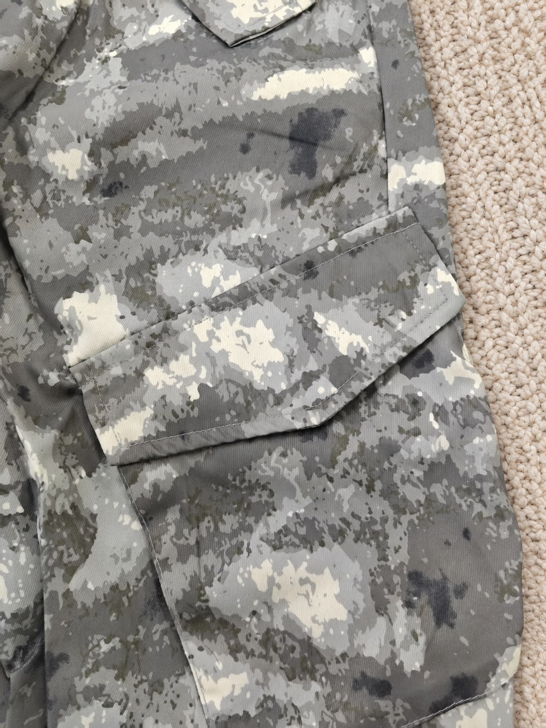 Camo cargo trousers for women with flap pockets on both legs and a long straight leg - view 8