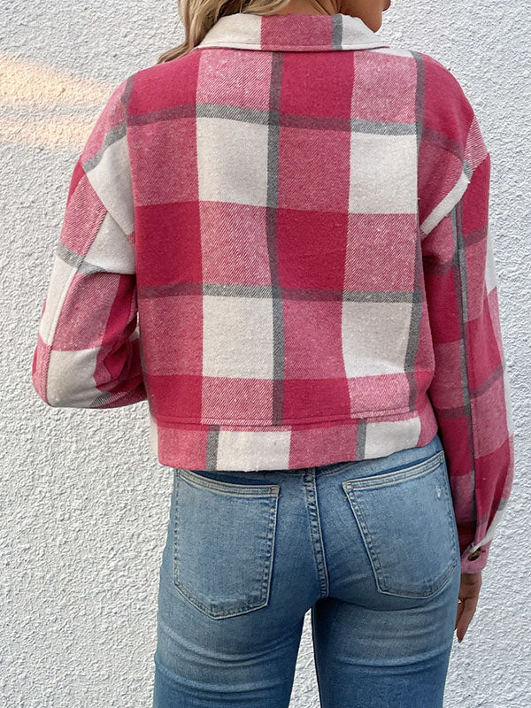 Cropped checked jacket with a pointed collar and two flap pockets