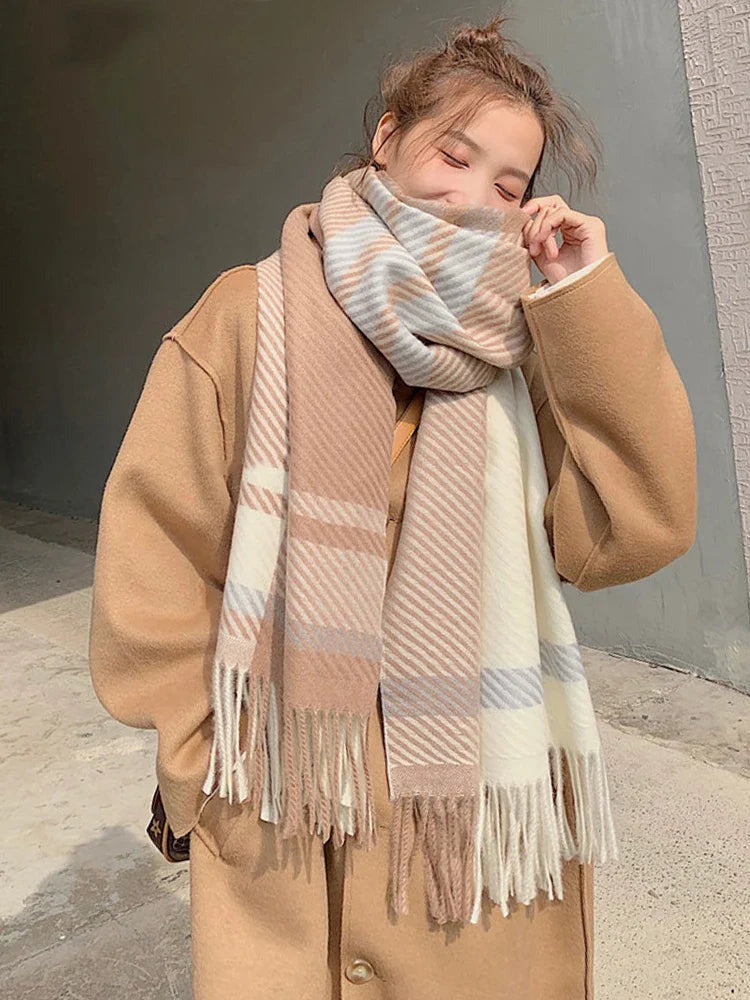 Women's large check scarf with diagonal stripes and fringe at both ends