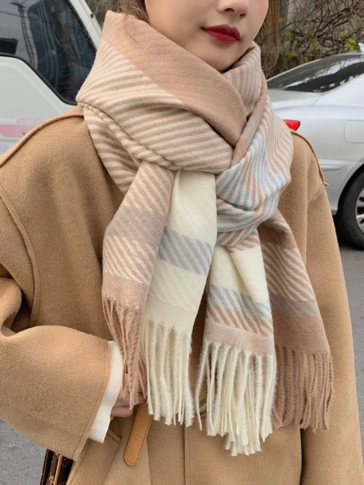 Women's large check scarf with diagonal stripes and fringe at both ends