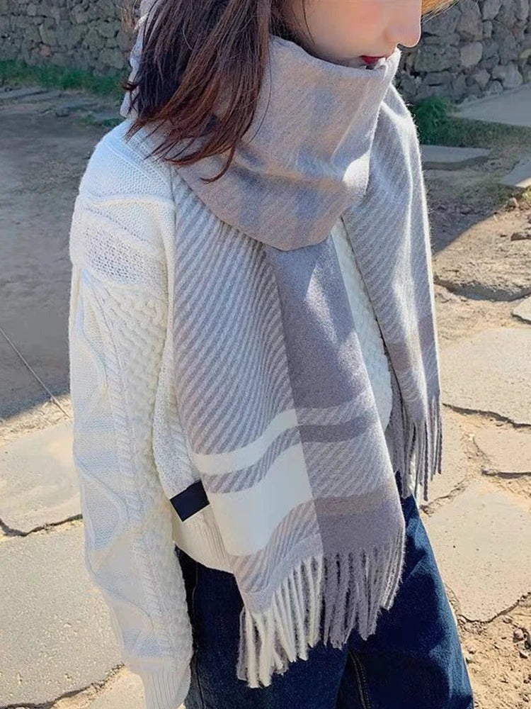 Women's large check scarf with diagonal stripes and fringe at both ends