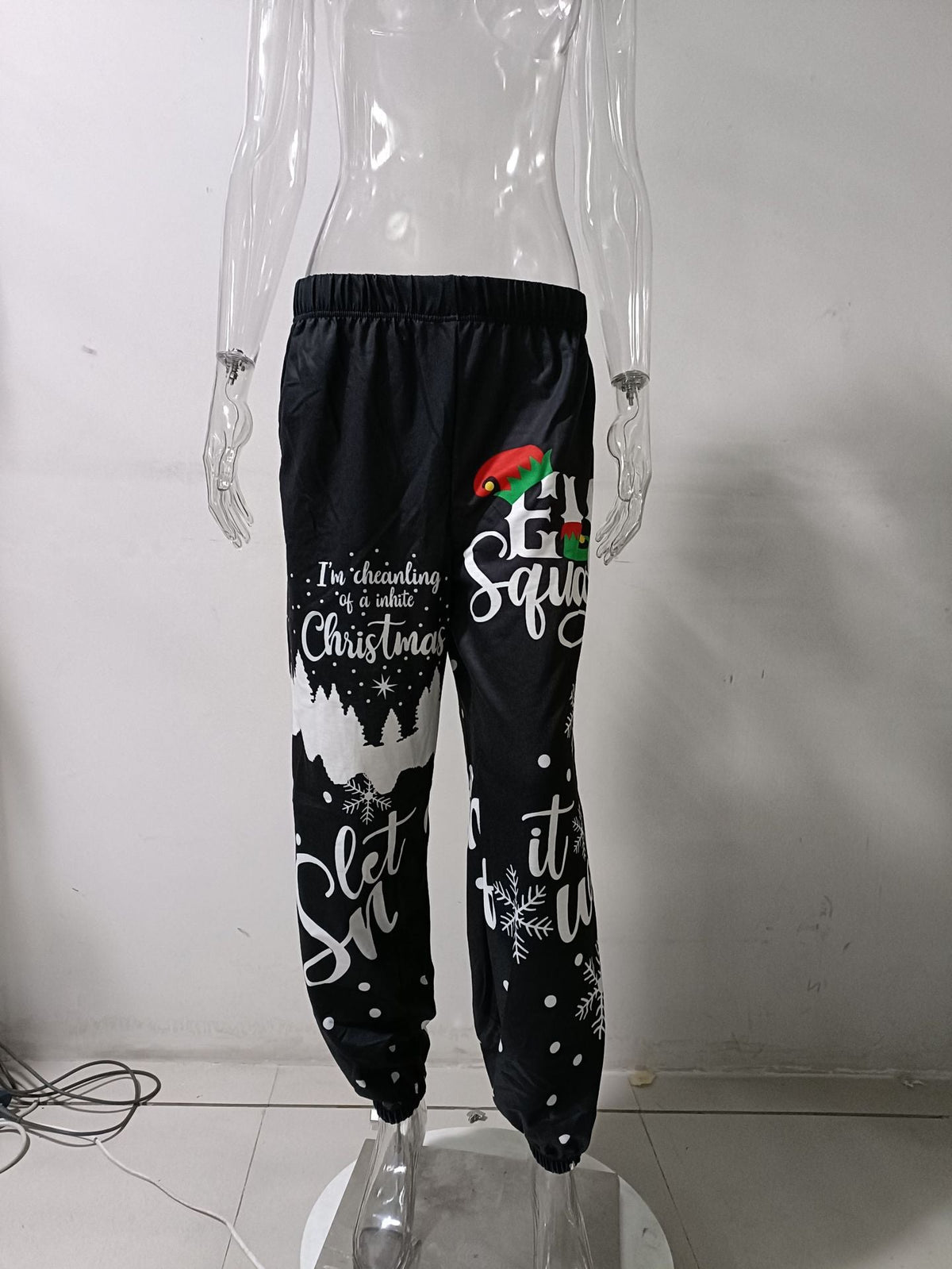 Women's Christmas joggers with elastic waist, cuffed ankles and festive print