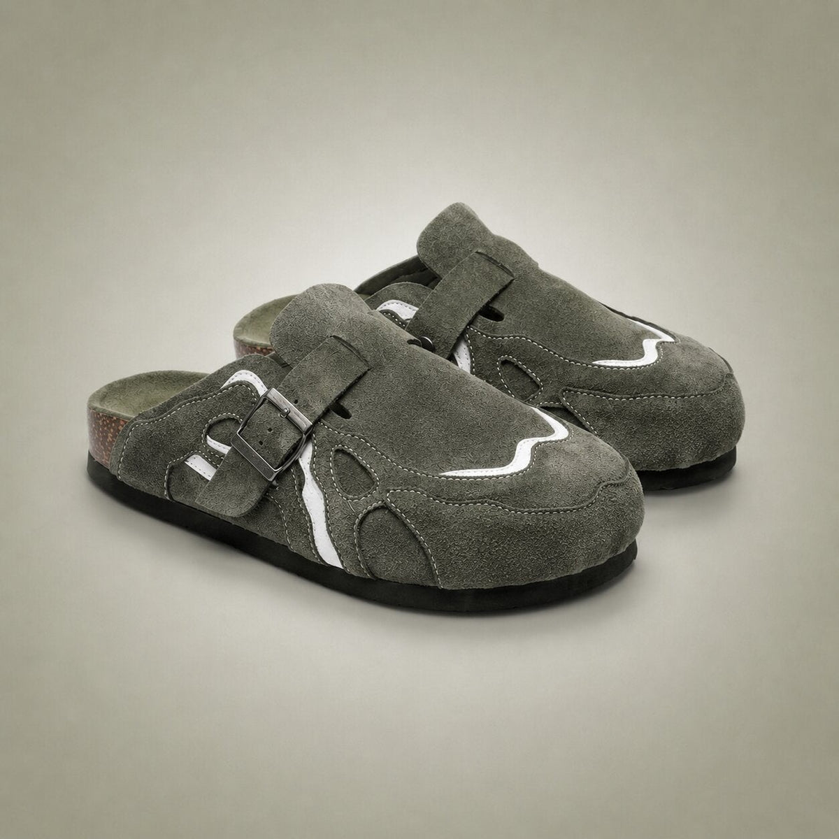 Clogs with a wavy contrast pattern and heel strap for women and men - olive green