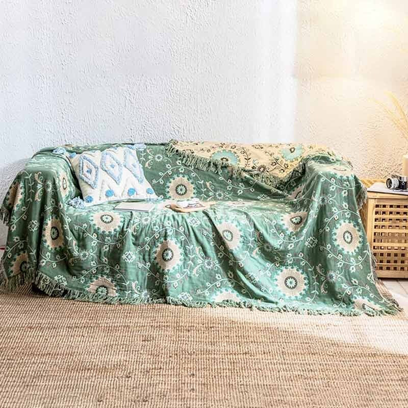 Reversible cotton throw with a medallion pattern and fringe - view 3