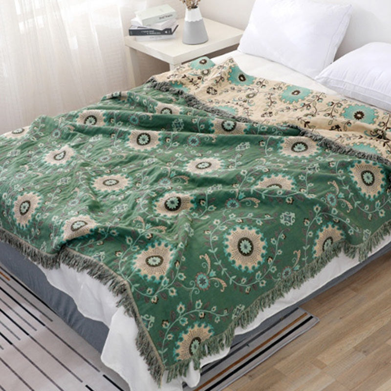 Reversible cotton throw with a medallion pattern and fringe - view 4