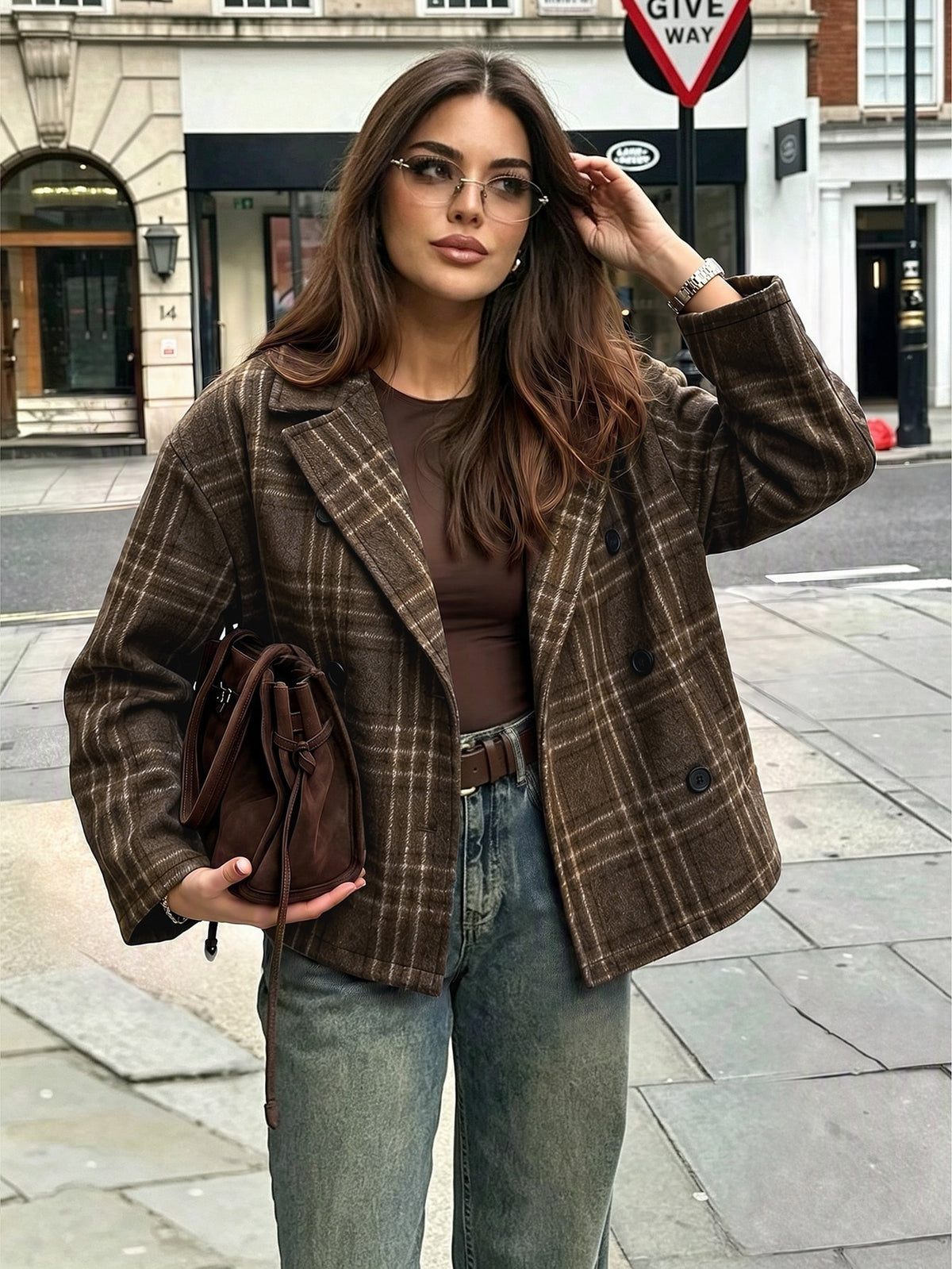 Cropped check blazer for women in brown with double-breasted buttons - view 7