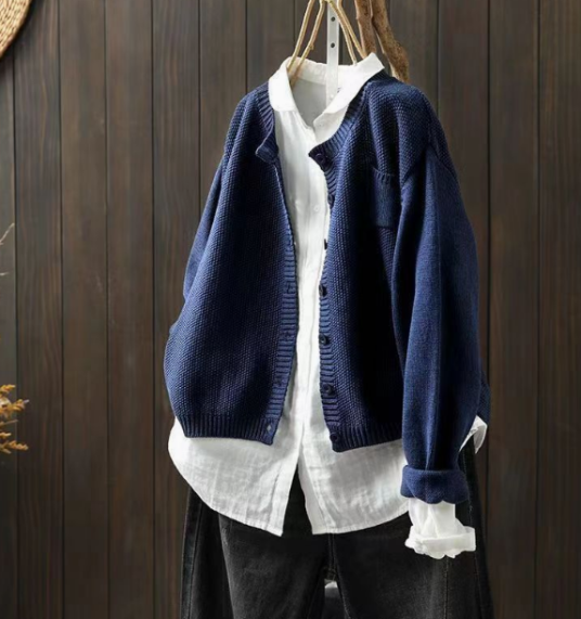 Women's cropped textured knit cardigan with a crew neck and chest pocket - navy