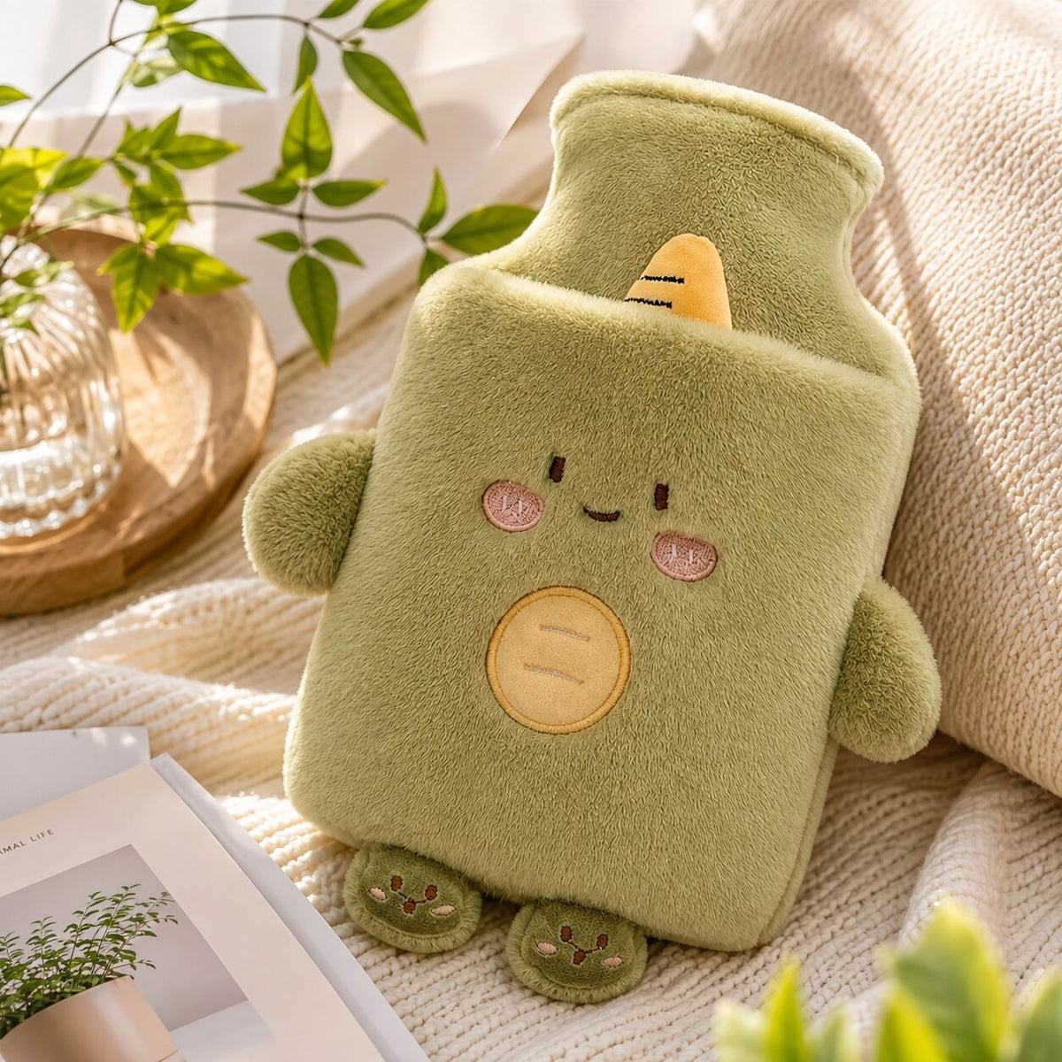 Hot water bottle with a cuddly animal cover with little arms and feet - view 4