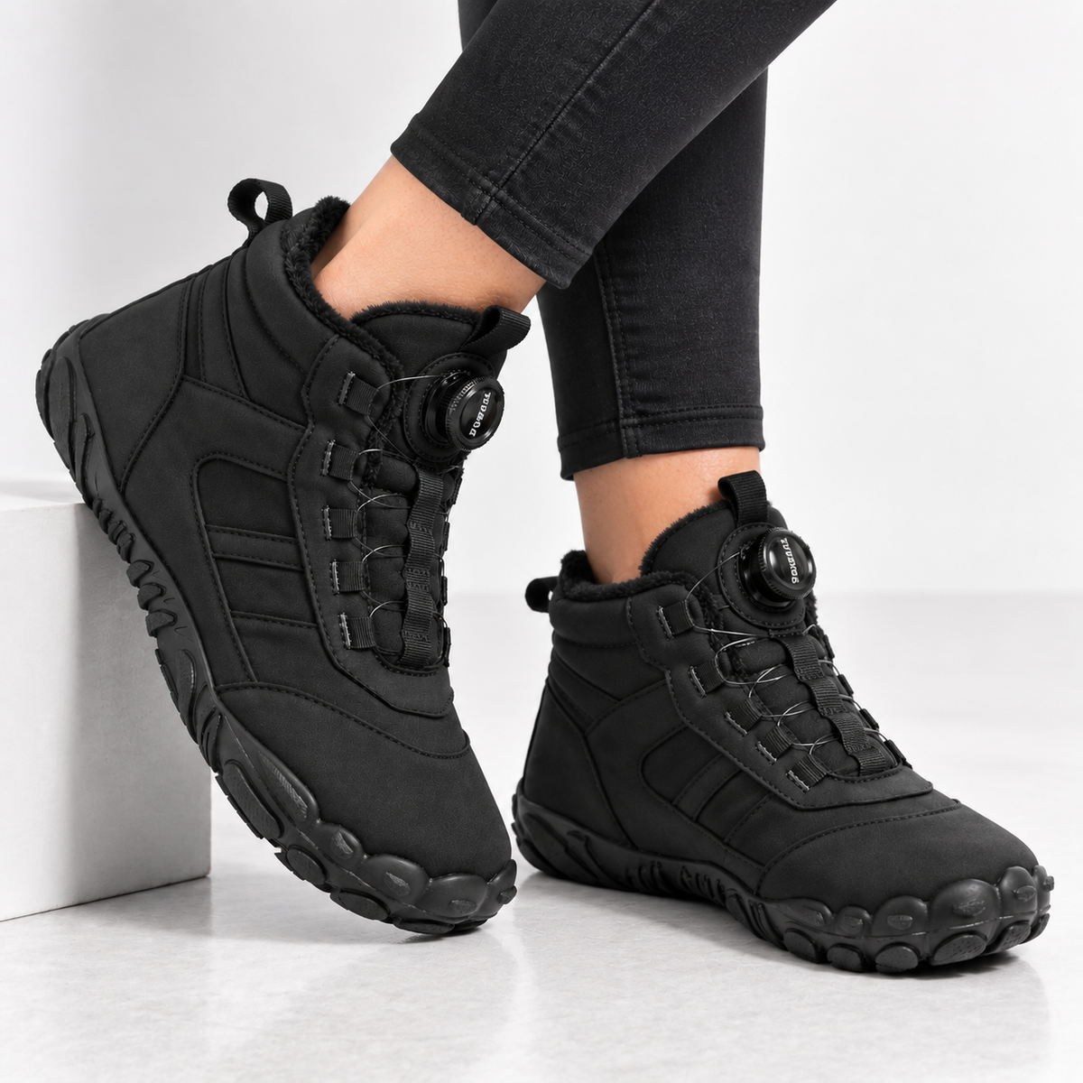 Unisex barefoot snow boots with a dial closure and a wide toe box