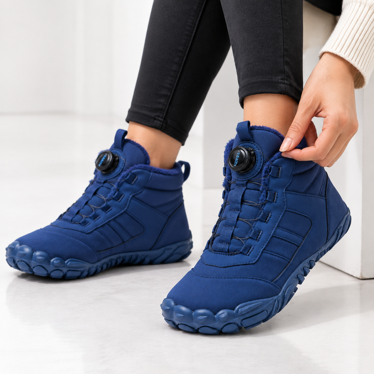 Unisex barefoot snow boots with a dial closure and a wide toe box