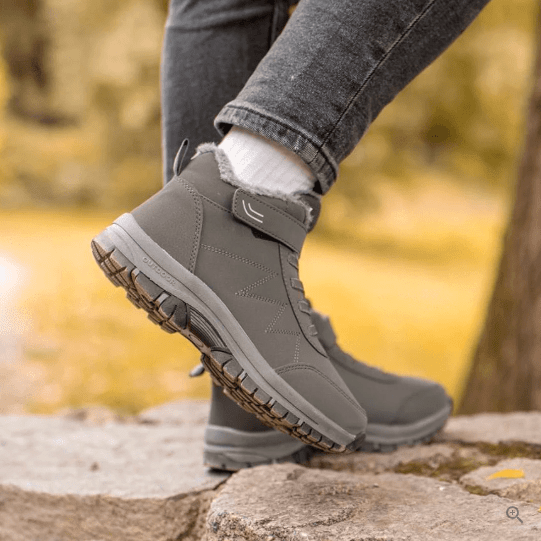 Unisex winter boots with a velcro strap over the lace and a fur lining