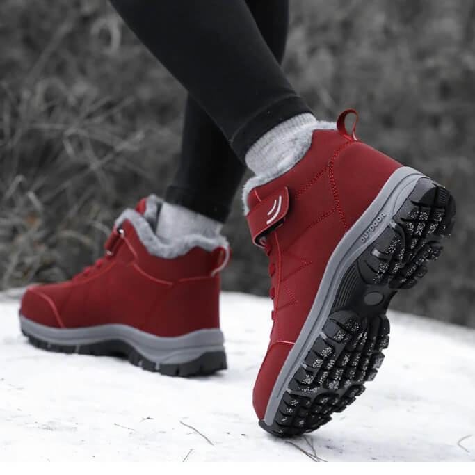 Unisex winter boots with a velcro strap over the lace and a fur lining