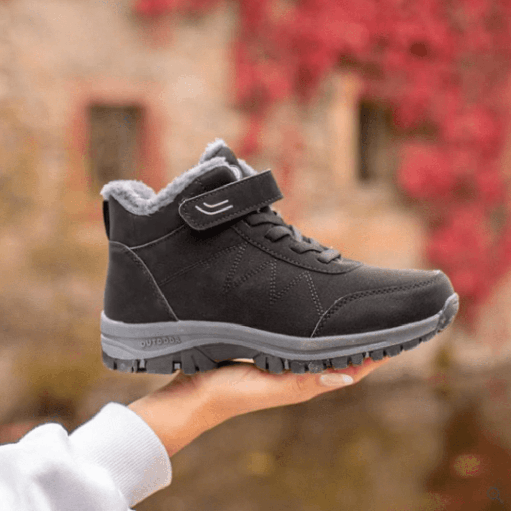 Unisex winter boots with a velcro strap over the lace and a fur lining