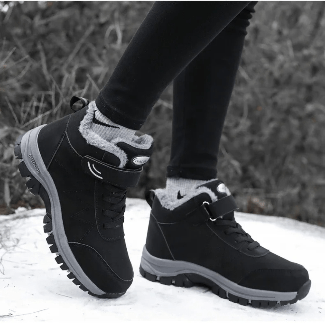 Unisex winter boots with a velcro strap over the lace and a fur lining