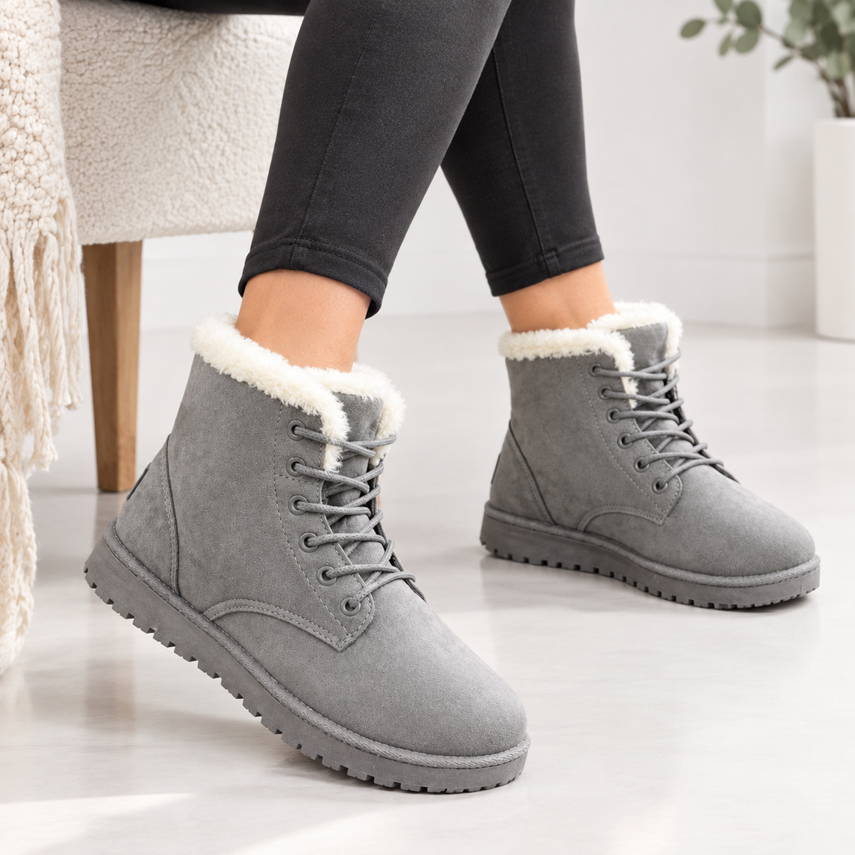 Lace-up winter ankle boots in a suede look with a faux fur collar